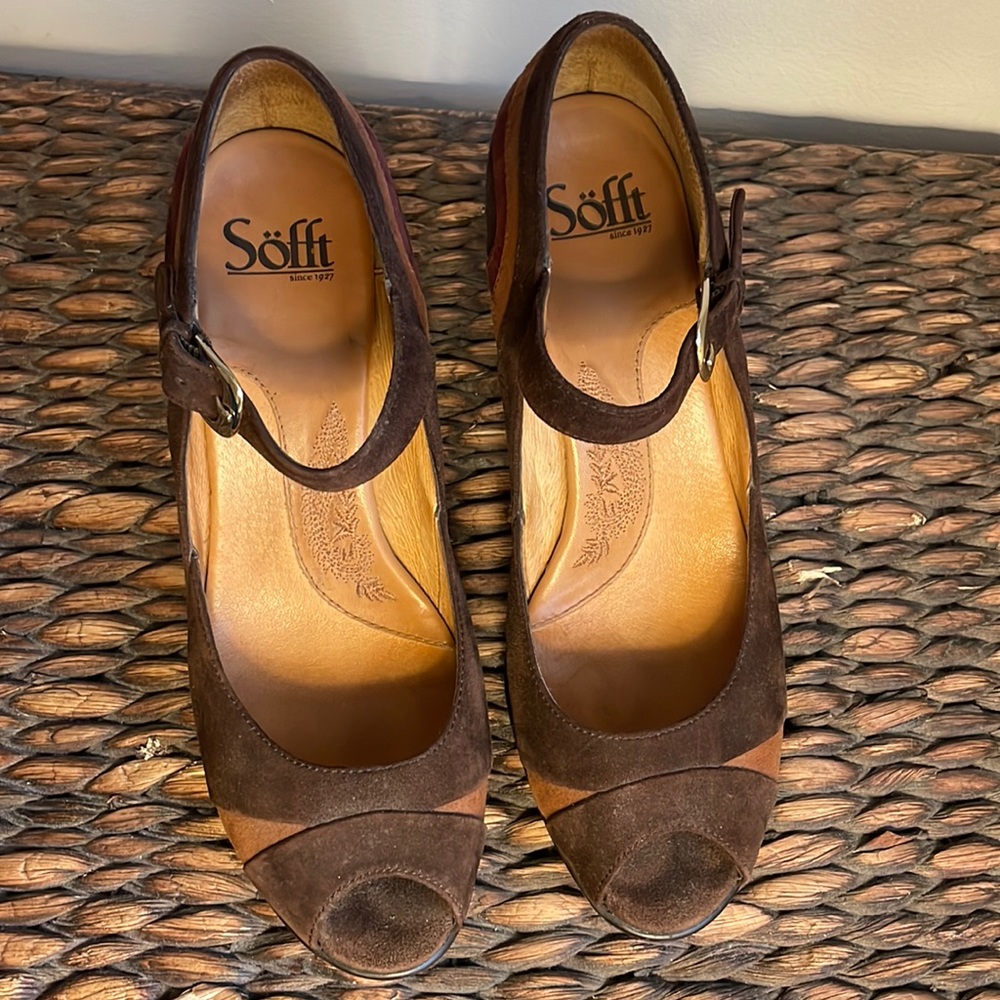 Sofft open toed 3” heels size 8M